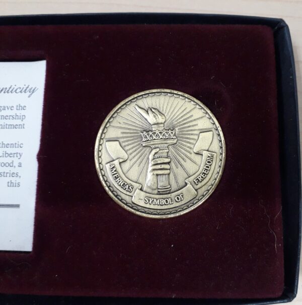 Medalla Centenario de la Estatua de la Libertad 1886-1986 - Imagen 2