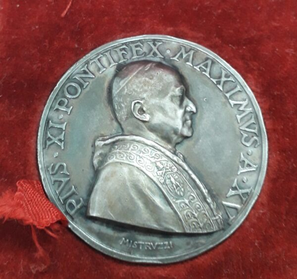 Medalla de Plata Papa PIO XI año 1937 con Caja Original - Imagen 3