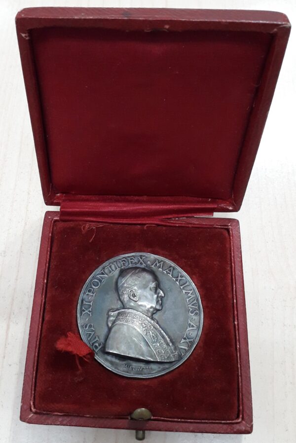 Medalla de Plata Papa PIO XI año 1937 con Caja Original