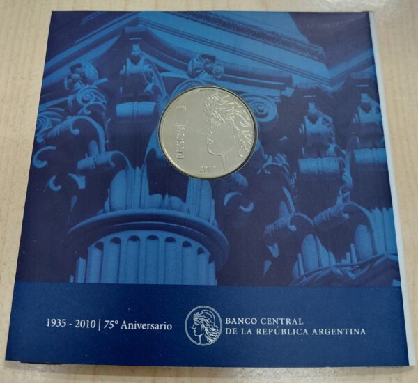 Argentina Blister 2 Pesos 75 Aniversario Banco Central 2010 Canto Liso BL45 - Imagen 2